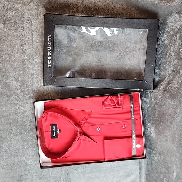 New in box Dress Shirt. George Martin with a Handkerchif and cufflinks - Picture 7 of 8